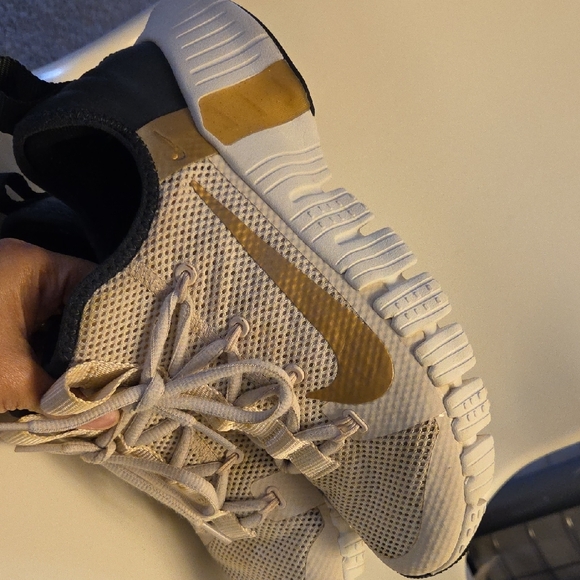 Nike Athletic Shoes in Cream and Gold - Picture 7 of 13